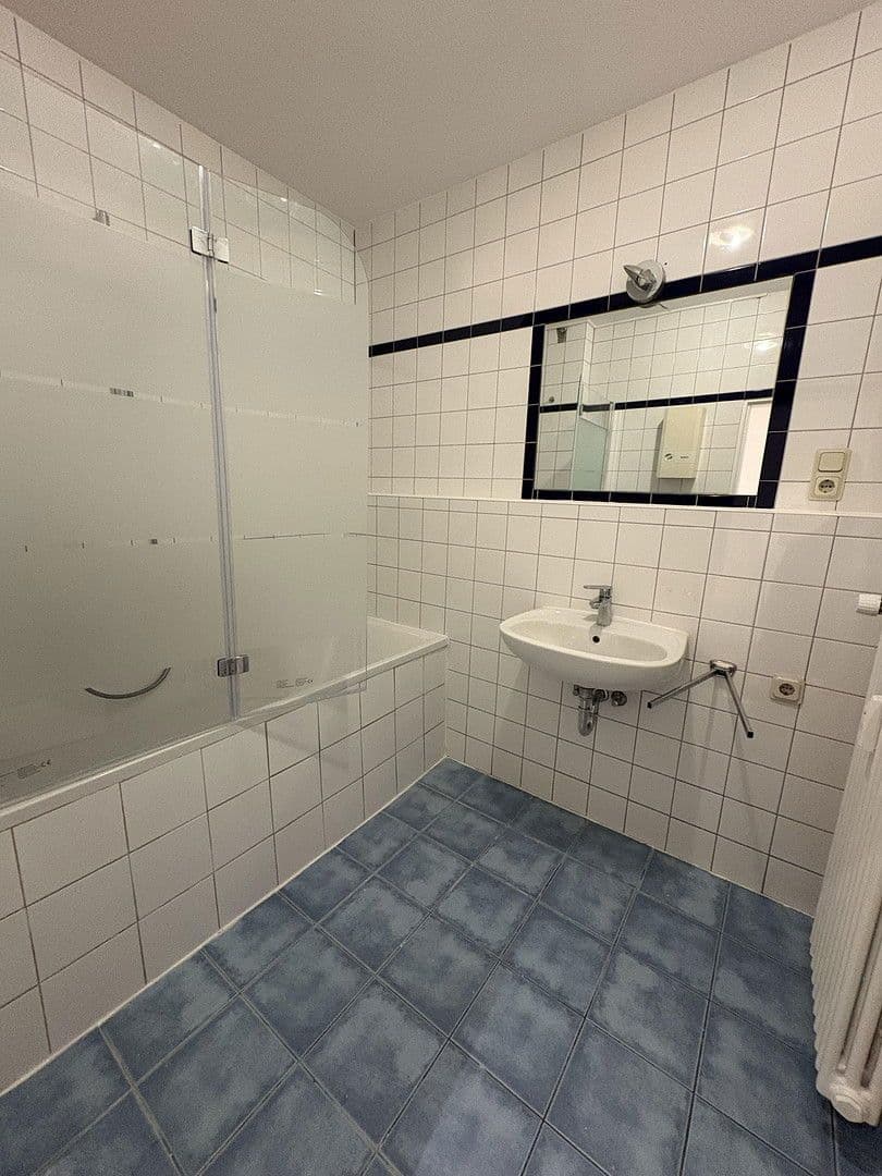 Prenájom bytu 4-izbový 130 m², Karcherstraße, Saarbrücken, Sársko Prenájom bytu 4-izbový 130 m², Karcherstraße, Saarbrücken, Sársko