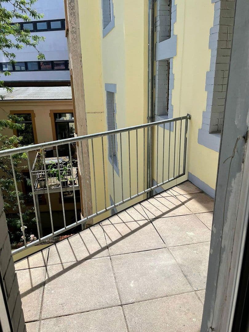 Prenájom bytu 4-izbový 130 m², Karcherstraße, Saarbrücken, Sársko Prenájom bytu 4-izbový 130 m², Karcherstraße, Saarbrücken, Sársko