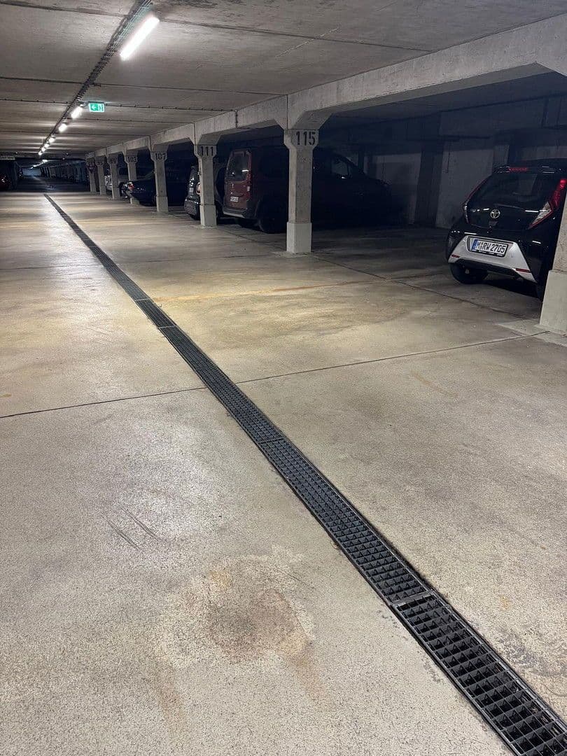 Predaj garáže, Freischützstr. 110, München, Bavorsko Predaj garáže, Freischützstr. 110, München, Bavorsko