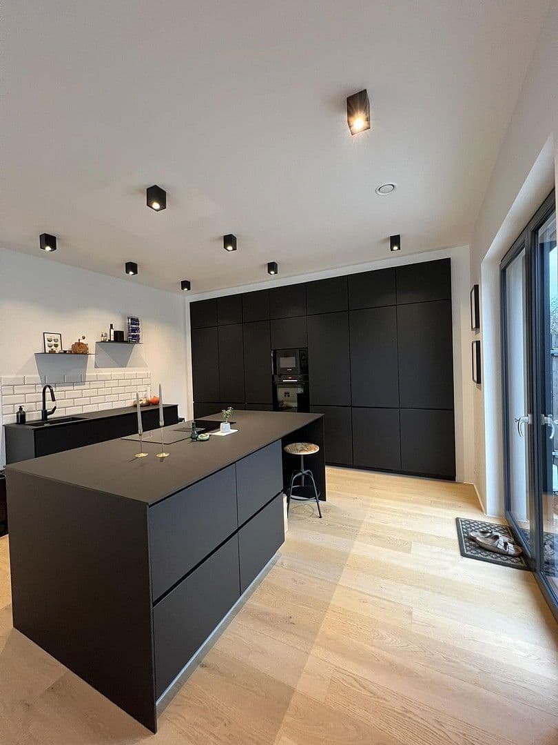 Predaj domu 171 m², pozemek 689 m², Schwarzenbek, Šlezvicko-Holštajnsko Predaj domu 171 m², pozemek 689 m², Schwarzenbek, Šlezvicko-Holštajnsko