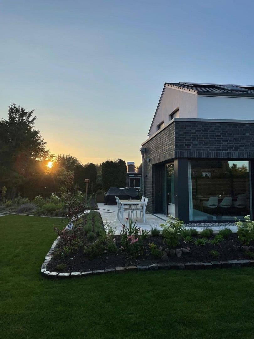 Predaj domu 171 m², pozemek 689 m², Schwarzenbek, Šlezvicko-Holštajnsko Predaj domu 171 m², pozemek 689 m², Schwarzenbek, Šlezvicko-Holštajnsko