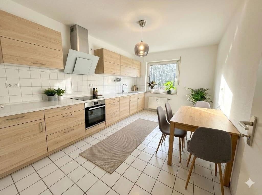 Prenájom bytu 3-izbový 105 m², Siegen, Severné Porýnie - Westfálsko Prenájom bytu 3-izbový 105 m², Siegen, Severné Porýnie - Westfálsko