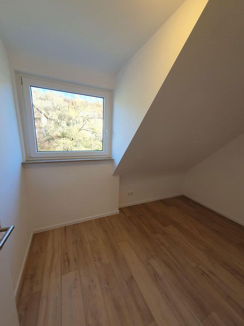 Prenájom bytu 2-izbový 37 m², Krummenackerstraße 69, Esslingen am Neckar, Bádensko-Wurttembersko Prenájom bytu 2-izbový 37 m², Krummenackerstraße 69, Esslingen am Neckar, Bádensko-Wurttembersko