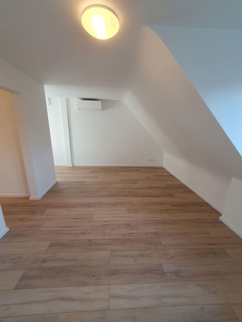 Prenájom bytu 2-izbový 37 m², Krummenackerstraße 69, Esslingen am Neckar, Bádensko-Wurttembersko Prenájom bytu 2-izbový 37 m², Krummenackerstraße 69, Esslingen am Neckar, Bádensko-Wurttembersko