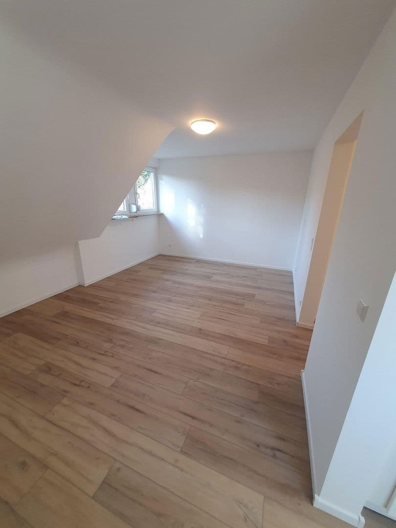 Prenájom bytu 2-izbový 37 m², Krummenackerstraße 69, Esslingen am Neckar, Bádensko-Wurttembersko Prenájom bytu 2-izbový 37 m², Krummenackerstraße 69, Esslingen am Neckar, Bádensko-Wurttembersko