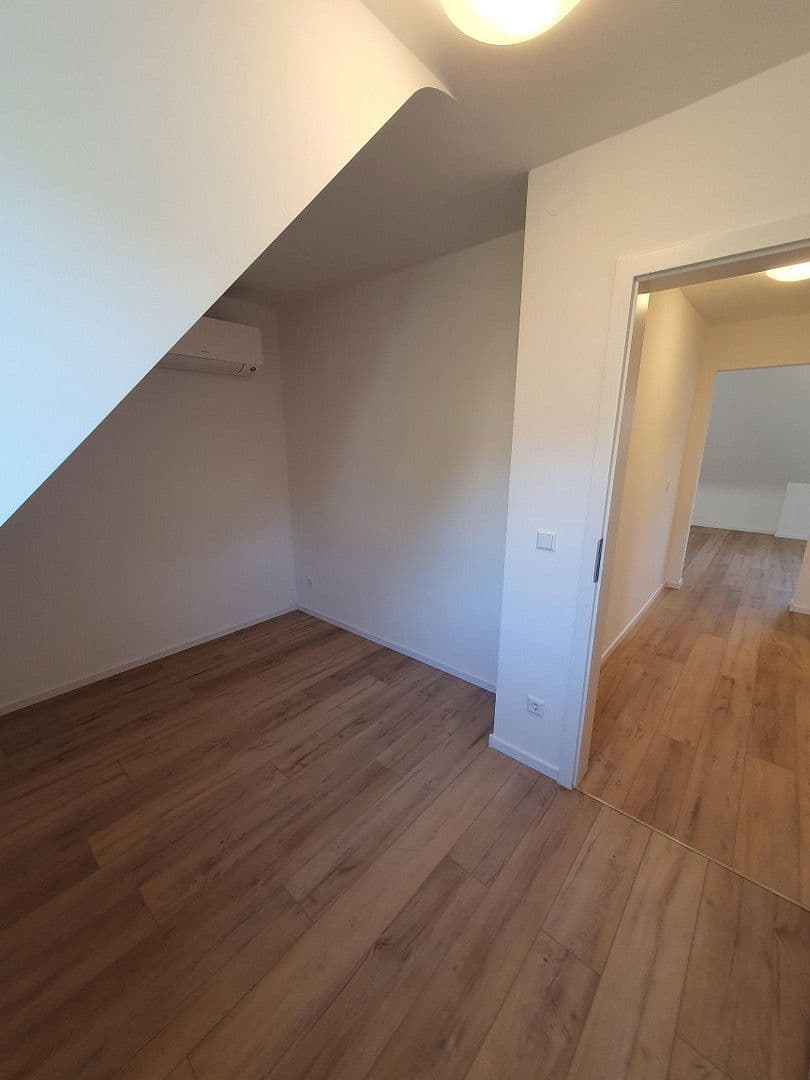 Prenájom bytu 2-izbový 37 m², Krummenackerstraße 69, Esslingen am Neckar, Bádensko-Wurttembersko Prenájom bytu 2-izbový 37 m², Krummenackerstraße 69, Esslingen am Neckar, Bádensko-Wurttembersko