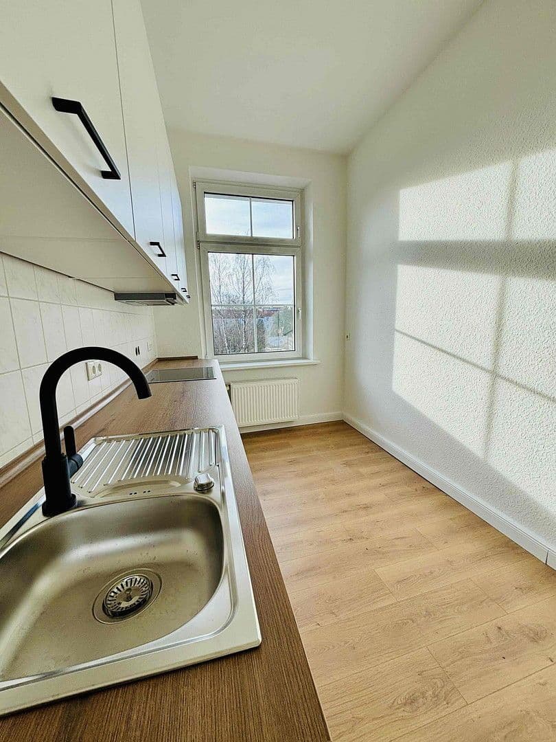 Prenájom bytu 3-izbový 89 m², Jahnstrasse 13, Schwerin, Meklenbursko-Predpomoransko Prenájom bytu 3-izbový 89 m², Jahnstrasse 13, Schwerin, Meklenbursko-Predpomoransko