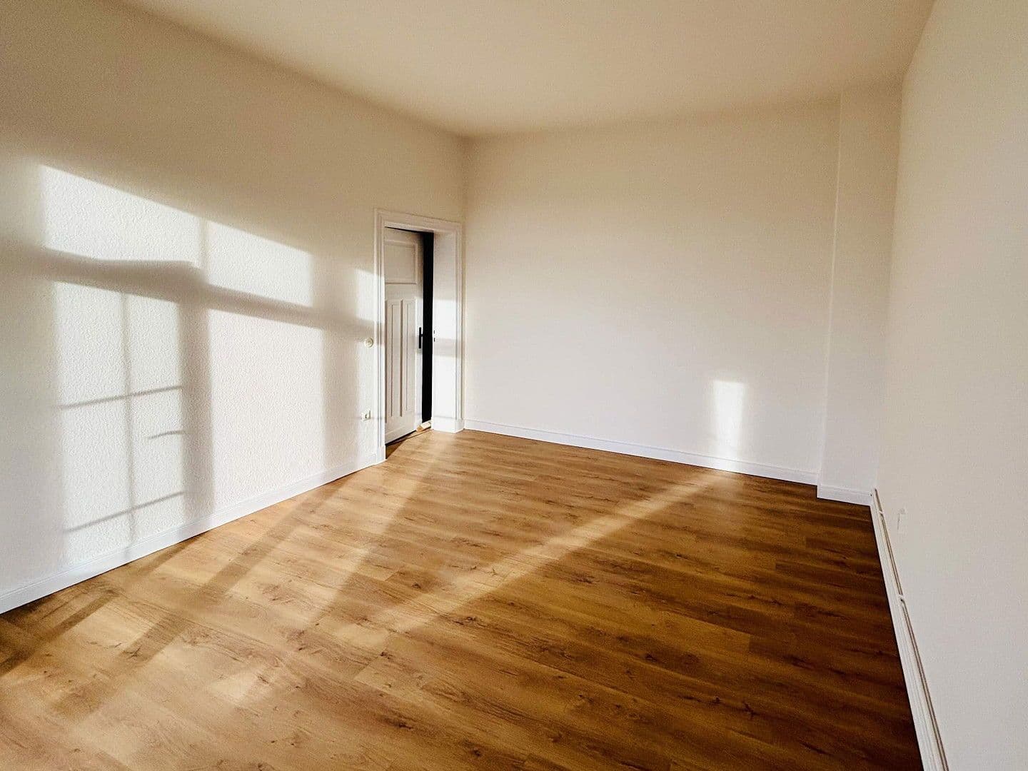 Prenájom bytu 3-izbový 89 m², Jahnstrasse 13, Schwerin, Meklenbursko-Predpomoransko Prenájom bytu 3-izbový 89 m², Jahnstrasse 13, Schwerin, Meklenbursko-Predpomoransko