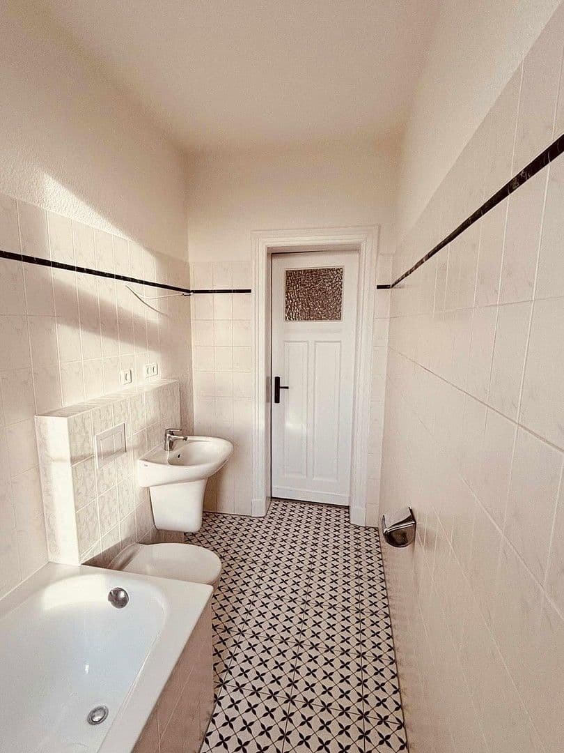 Prenájom bytu 3-izbový 89 m², Jahnstrasse 13, Schwerin, Meklenbursko-Predpomoransko Prenájom bytu 3-izbový 89 m², Jahnstrasse 13, Schwerin, Meklenbursko-Predpomoransko