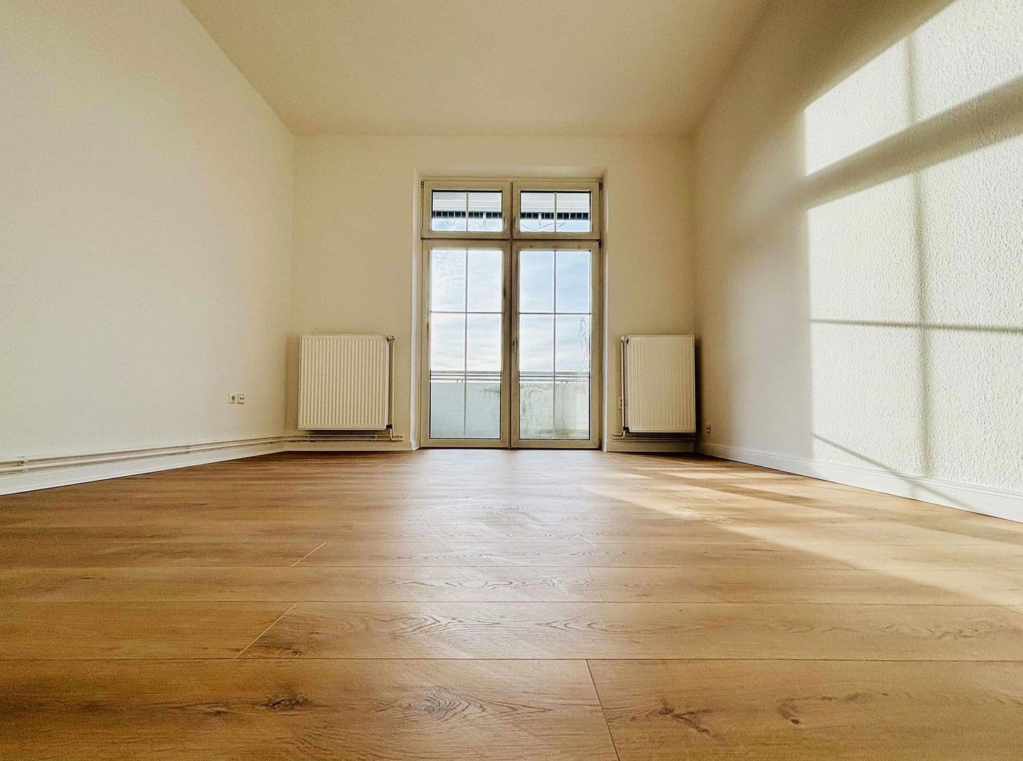 Prenájom bytu 3-izbový 89 m², Jahnstrasse 13, Schwerin, Meklenbursko-Predpomoransko Prenájom bytu 3-izbový 89 m², Jahnstrasse 13, Schwerin, Meklenbursko-Predpomoransko