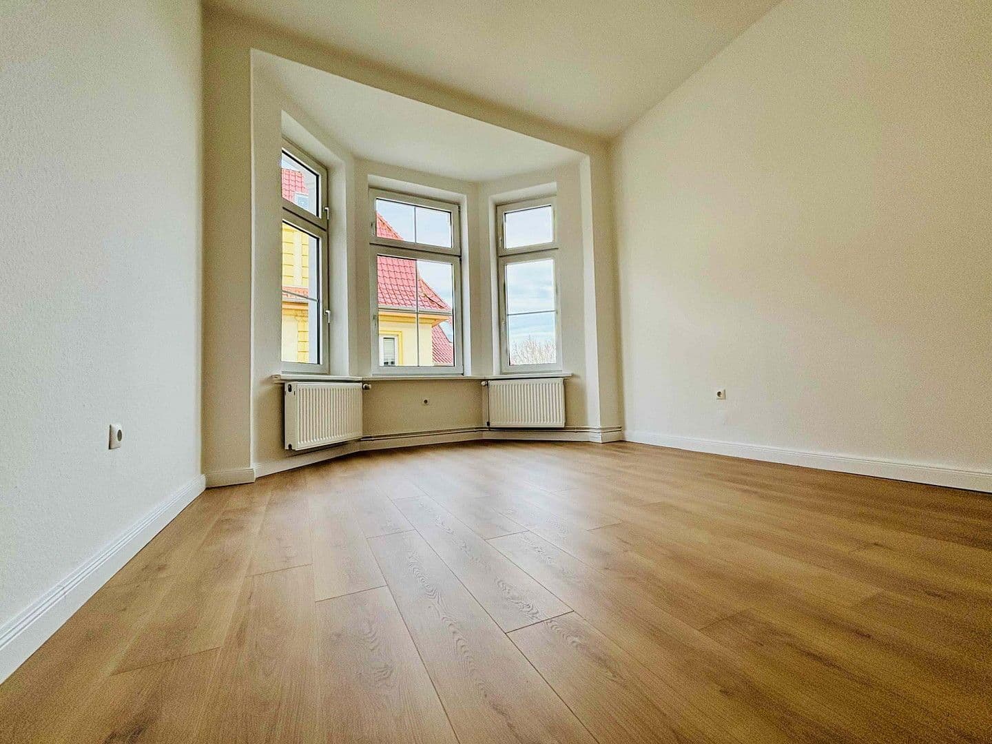 Prenájom bytu 3-izbový 89 m², Jahnstrasse 13, Schwerin, Meklenbursko-Predpomoransko Prenájom bytu 3-izbový 89 m², Jahnstrasse 13, Schwerin, Meklenbursko-Predpomoransko