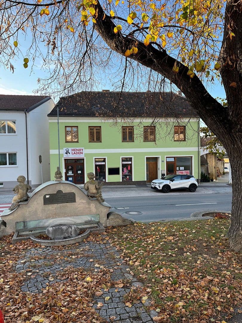Prenájom bytu 6-izbový 163 m², Hauptplatz 20, Großweikersdorf, Dolné Rakúsko Prenájom bytu 6-izbový 163 m², Hauptplatz 20, Großweikersdorf, Dolné Rakúsko