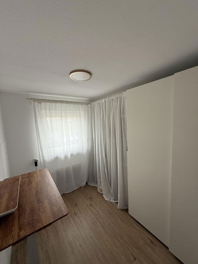 Prenájom bytu 3-izbový 85 m², Körschstraße 49, Stuttgart-Plieningen, Bádensko-Wurttembersko Prenájom bytu 3-izbový 85 m², Körschstraße 49, Stuttgart-Plieningen, Bádensko-Wurttembersko