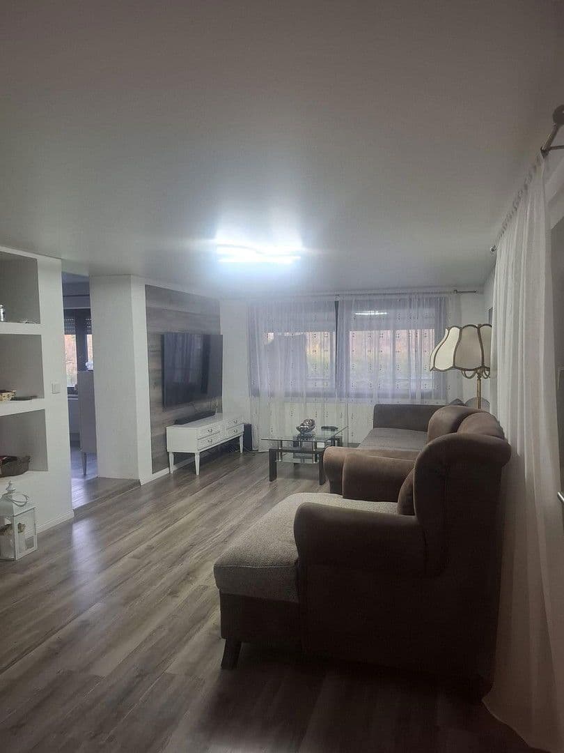 Predaj domu 150 m², pozemek 1.400 m², Hauptstrasse 14, Obererbach, Porýnie-Falcko Predaj domu 150 m², pozemek 1.400 m², Hauptstrasse 14, Obererbach, Porýnie-Falcko