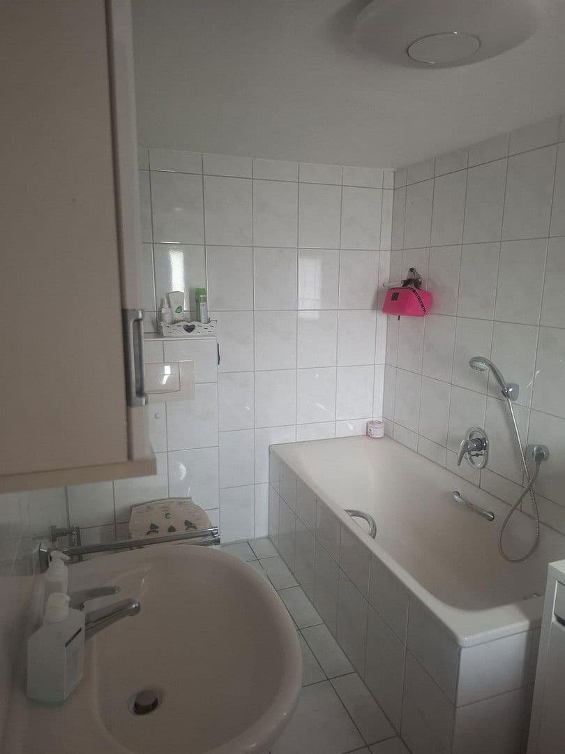 Predaj domu 150 m², pozemek 1.400 m², Hauptstrasse 14, Obererbach, Porýnie-Falcko Predaj domu 150 m², pozemek 1.400 m², Hauptstrasse 14, Obererbach, Porýnie-Falcko