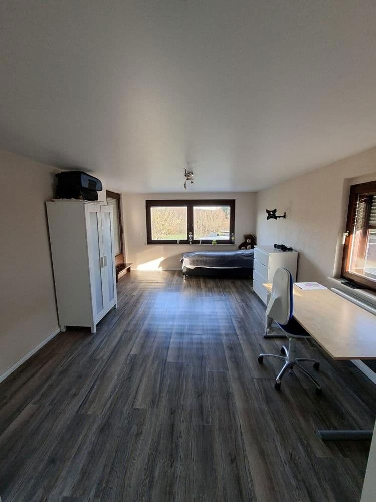 Predaj domu 150 m², pozemek 1.400 m², Hauptstrasse 14, Obererbach, Porýnie-Falcko Predaj domu 150 m², pozemek 1.400 m², Hauptstrasse 14, Obererbach, Porýnie-Falcko