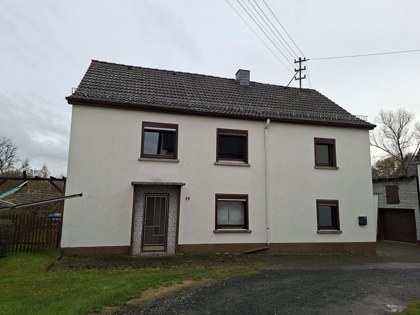 Predaj domu 150 m², pozemek 1.400 m², Hauptstrasse 14, Obererbach, Porýnie-Falcko Predaj domu 150 m², pozemek 1.400 m², Hauptstrasse 14, Obererbach, Porýnie-Falcko