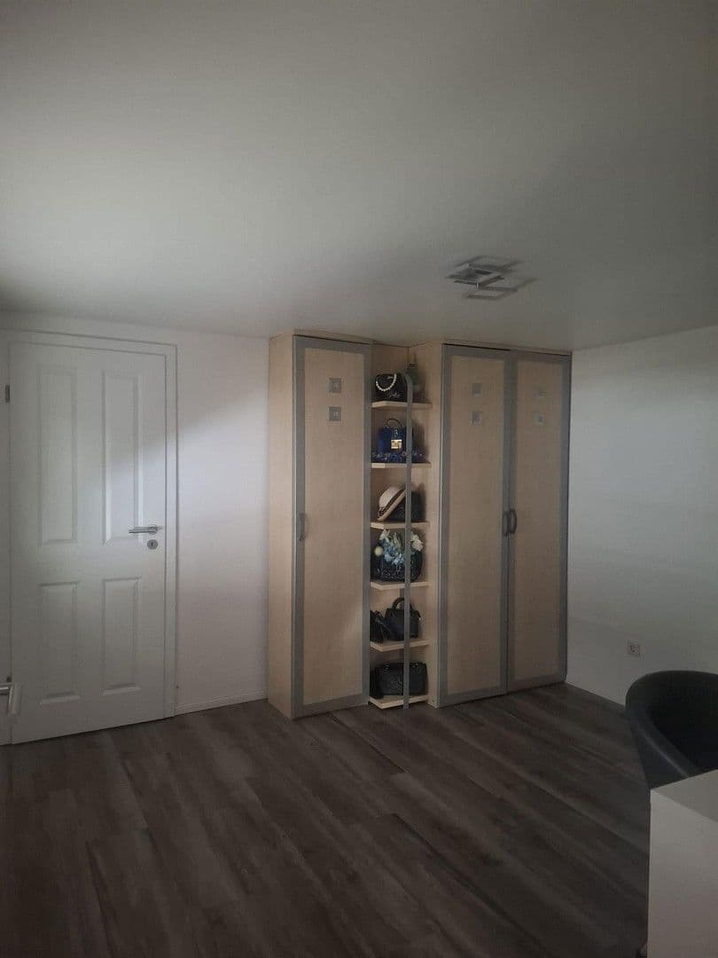 Predaj domu 150 m², pozemek 1.400 m², Hauptstrasse 14, Obererbach, Porýnie-Falcko Predaj domu 150 m², pozemek 1.400 m², Hauptstrasse 14, Obererbach, Porýnie-Falcko