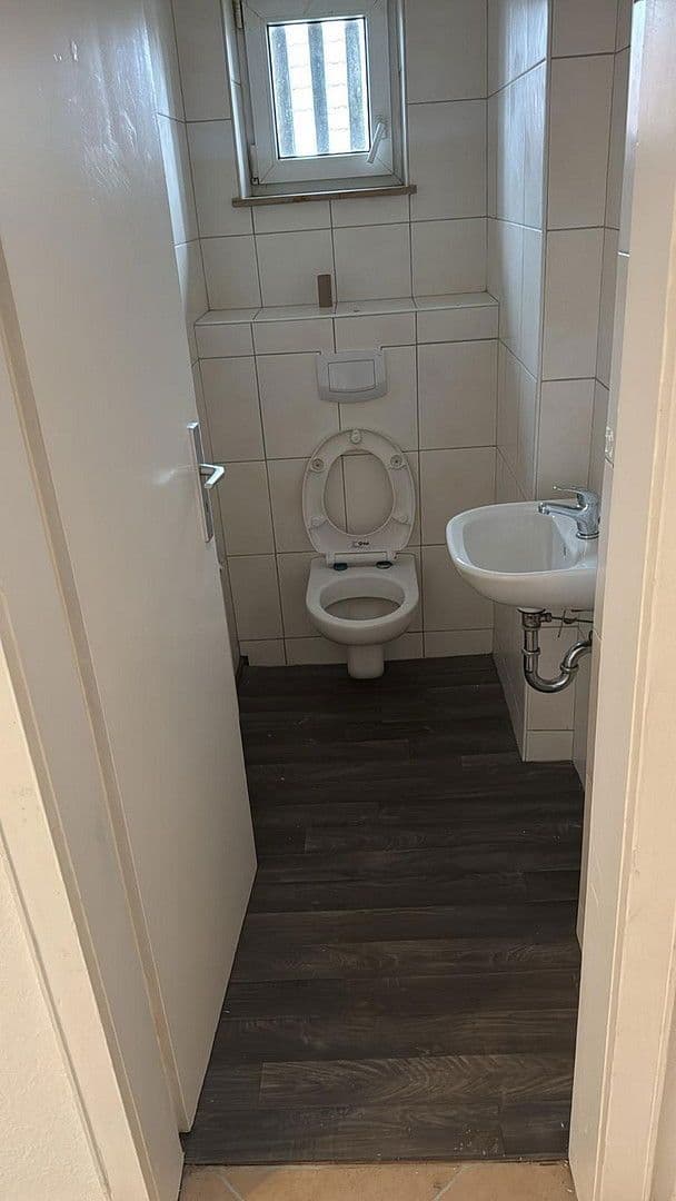 Prenájom bytu 4-izbový 78 m², Bahnhofstr. 187, Edenkoben, Porýnie-Falcko Prenájom bytu 4-izbový 78 m², Bahnhofstr. 187, Edenkoben, Porýnie-Falcko