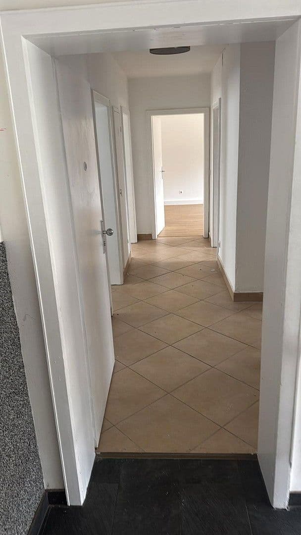 Prenájom bytu 4-izbový 78 m², Bahnhofstr. 187, Edenkoben, Porýnie-Falcko Prenájom bytu 4-izbový 78 m², Bahnhofstr. 187, Edenkoben, Porýnie-Falcko