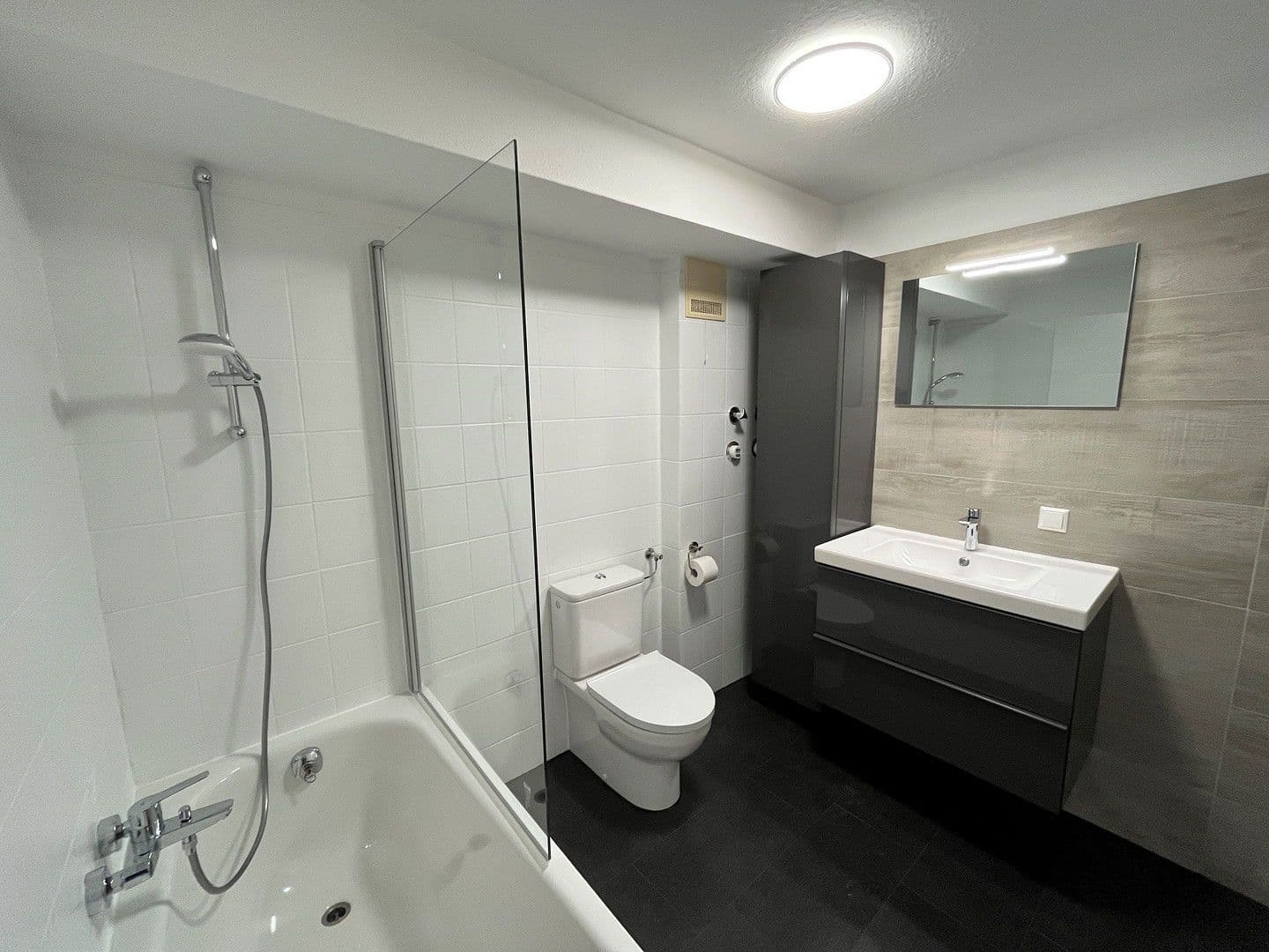 Prenájom bytu 2-izbový 51 m², Pfälzer Straße 21, Neckarsulm, Bádensko-Wurttembersko Prenájom bytu 2-izbový 51 m², Pfälzer Straße 21, Neckarsulm, Bádensko-Wurttembersko