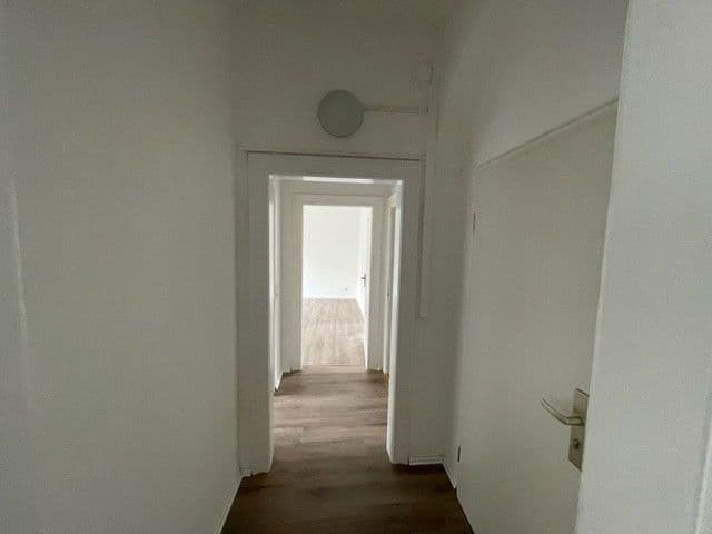 Prenájom bytu 4-izbový 98 m², Cornelius-Gurlitt Straße 8, Dresden, Sasko Prenájom bytu 4-izbový 98 m², Cornelius-Gurlitt Straße 8, Dresden, Sasko