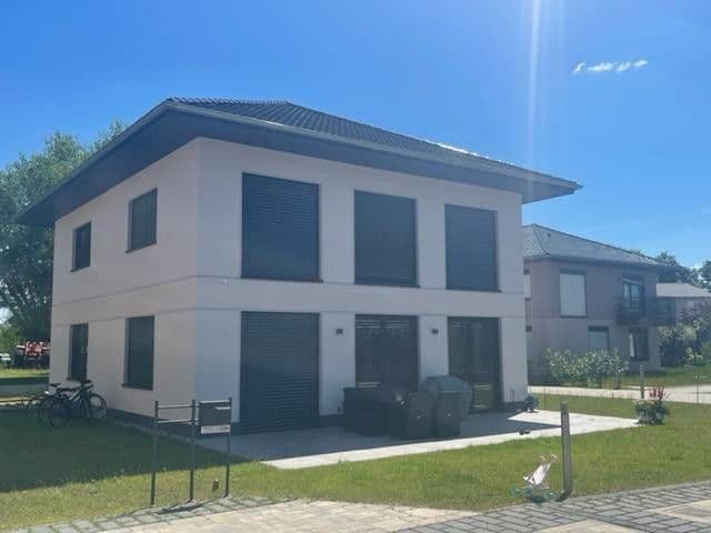 Prenájom bytu 4-izbový 89 m², Berlin, Berlín Prenájom bytu 4-izbový 89 m², Berlin, Berlín