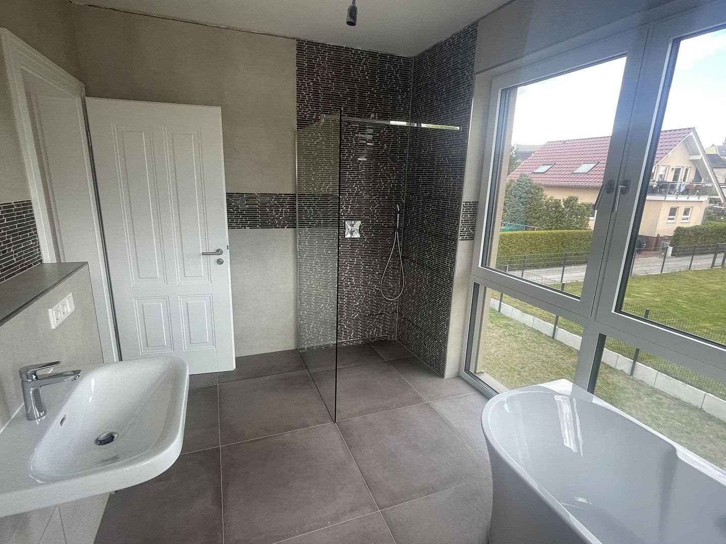 Prenájom bytu 4-izbový 89 m², Berlin, Berlín Prenájom bytu 4-izbový 89 m², Berlin, Berlín