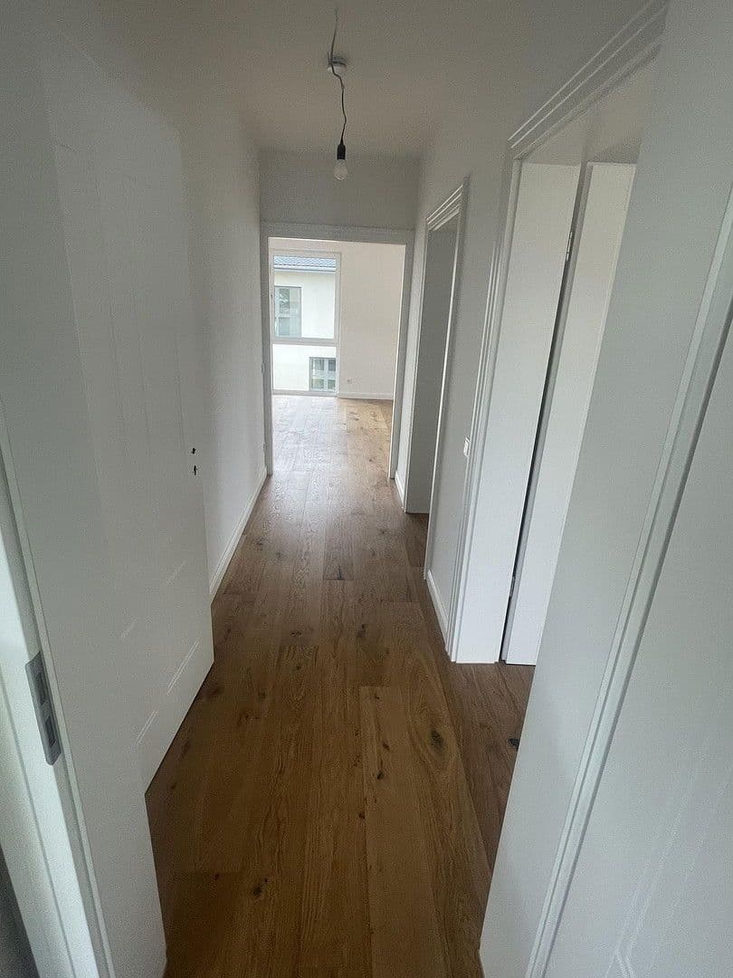 Prenájom bytu 4-izbový 89 m², Berlin, Berlín Prenájom bytu 4-izbový 89 m², Berlin, Berlín