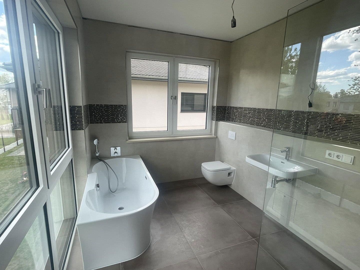 Prenájom bytu 4-izbový 89 m², Berlin, Berlín Prenájom bytu 4-izbový 89 m², Berlin, Berlín