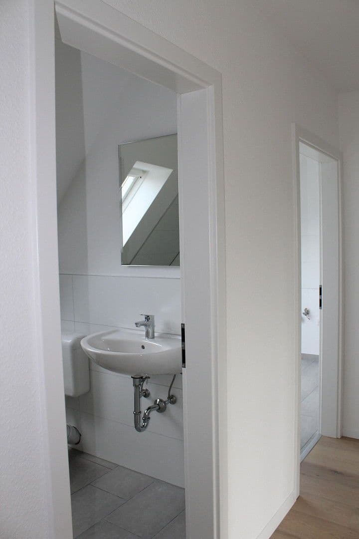 Prenájom bytu 3-izbový 80 m², Gneisenaustr. 14, Krefeld, Severné Porýnie - Westfálsko Prenájom bytu 3-izbový 80 m², Gneisenaustr. 14, Krefeld, Severné Porýnie - Westfálsko