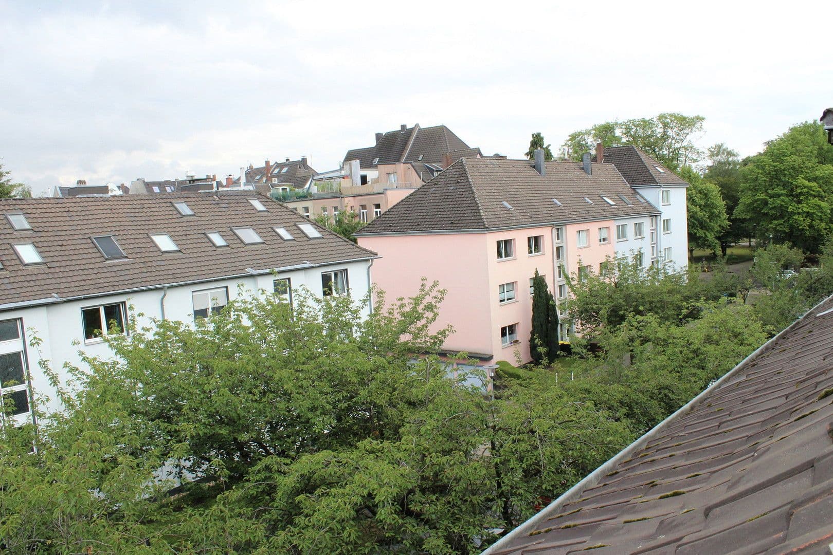 Prenájom bytu 3-izbový 80 m², Gneisenaustr. 14, Krefeld, Severné Porýnie - Westfálsko Prenájom bytu 3-izbový 80 m², Gneisenaustr. 14, Krefeld, Severné Porýnie - Westfálsko