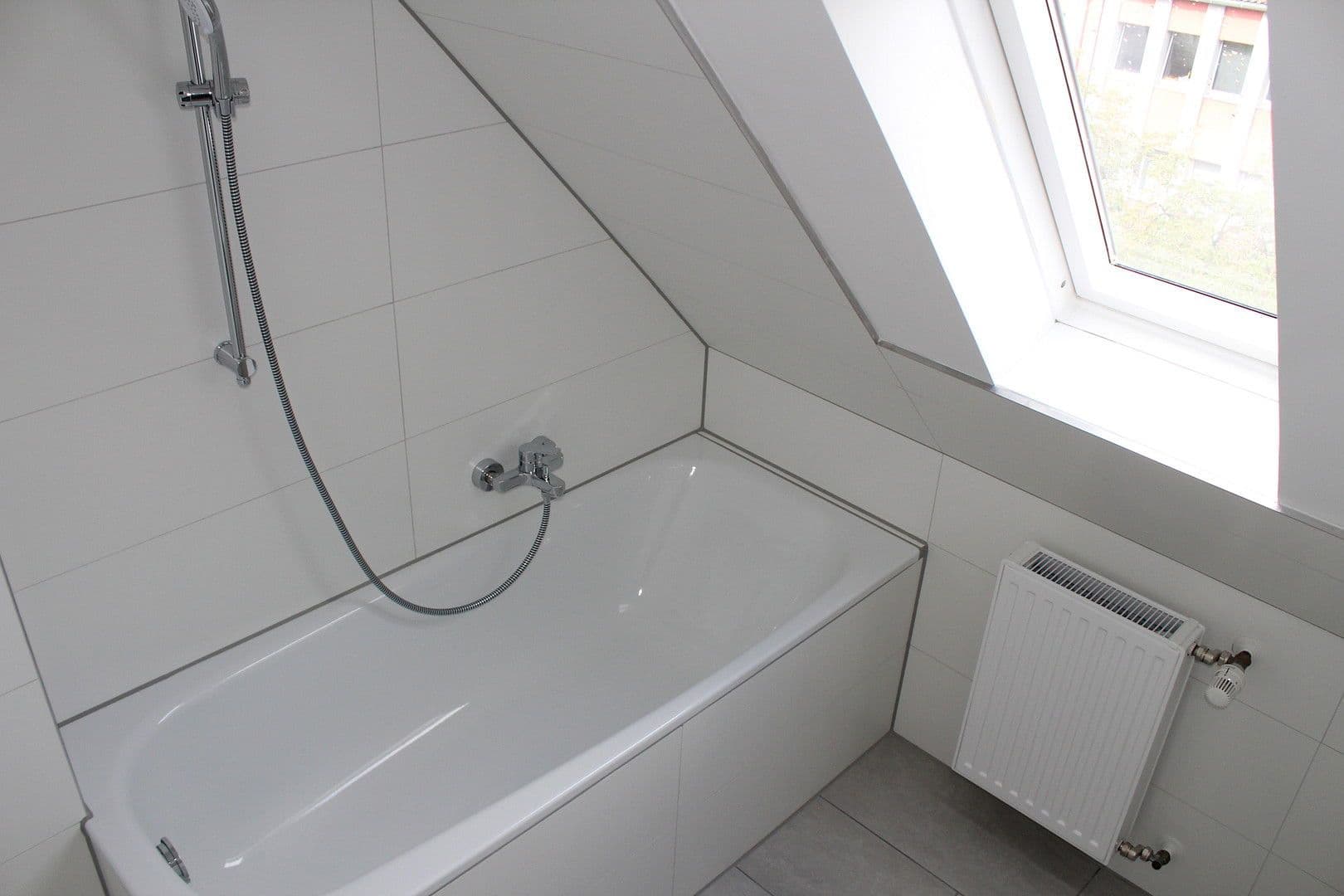 Prenájom bytu 3-izbový 80 m², Gneisenaustr. 14, Krefeld, Severné Porýnie - Westfálsko Prenájom bytu 3-izbový 80 m², Gneisenaustr. 14, Krefeld, Severné Porýnie - Westfálsko