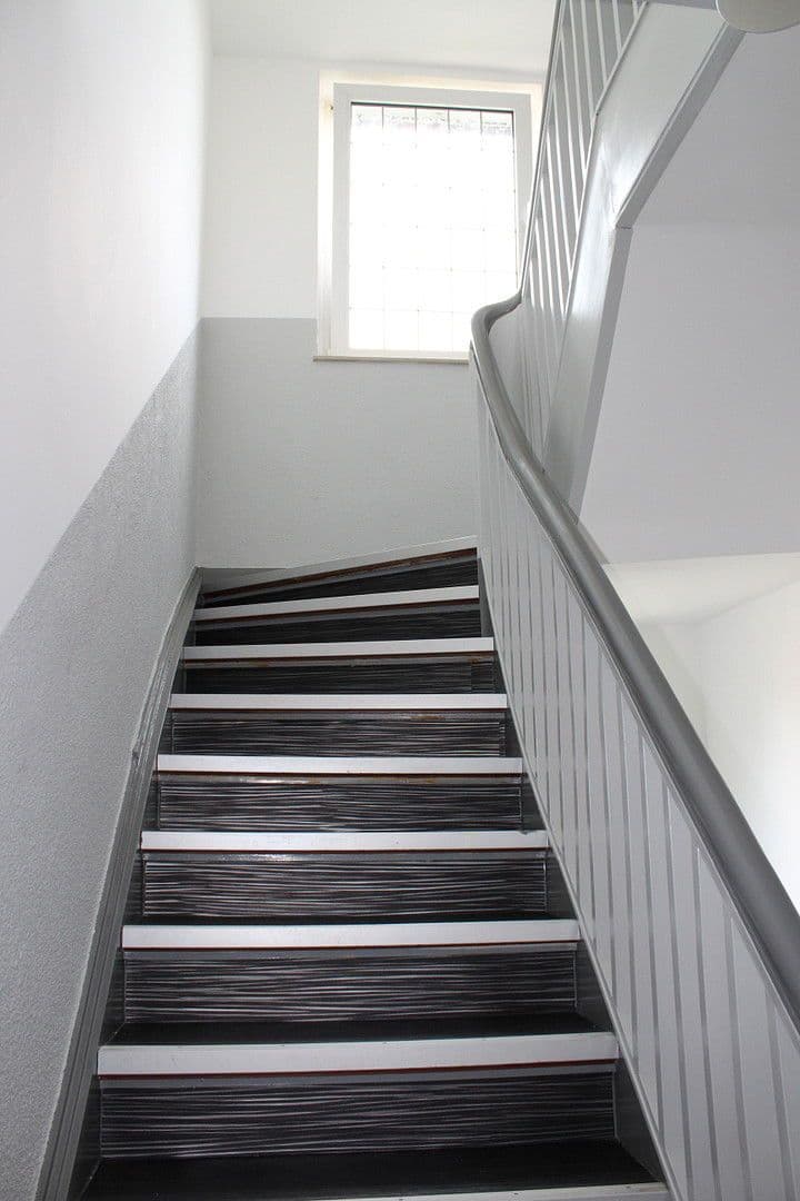 Prenájom bytu 3-izbový 80 m², Gneisenaustr. 14, Krefeld, Severné Porýnie - Westfálsko Prenájom bytu 3-izbový 80 m², Gneisenaustr. 14, Krefeld, Severné Porýnie - Westfálsko