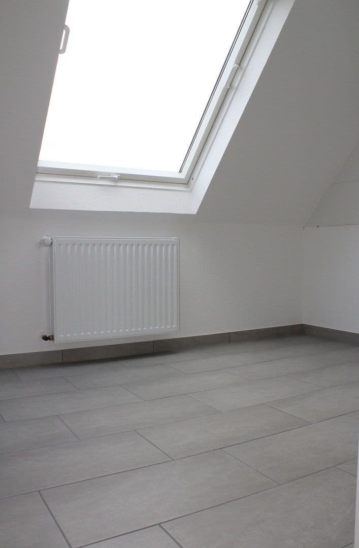 Prenájom bytu 3-izbový 80 m², Gneisenaustr. 14, Krefeld, Severné Porýnie - Westfálsko Prenájom bytu 3-izbový 80 m², Gneisenaustr. 14, Krefeld, Severné Porýnie - Westfálsko