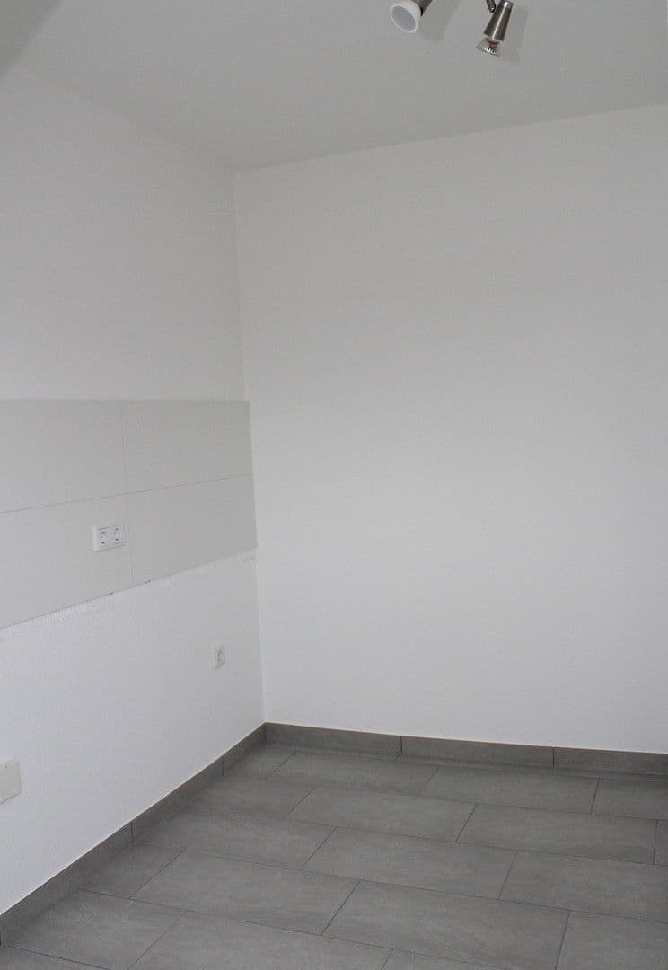 Prenájom bytu 3-izbový 80 m², Gneisenaustr. 14, Krefeld, Severné Porýnie - Westfálsko Prenájom bytu 3-izbový 80 m², Gneisenaustr. 14, Krefeld, Severné Porýnie - Westfálsko