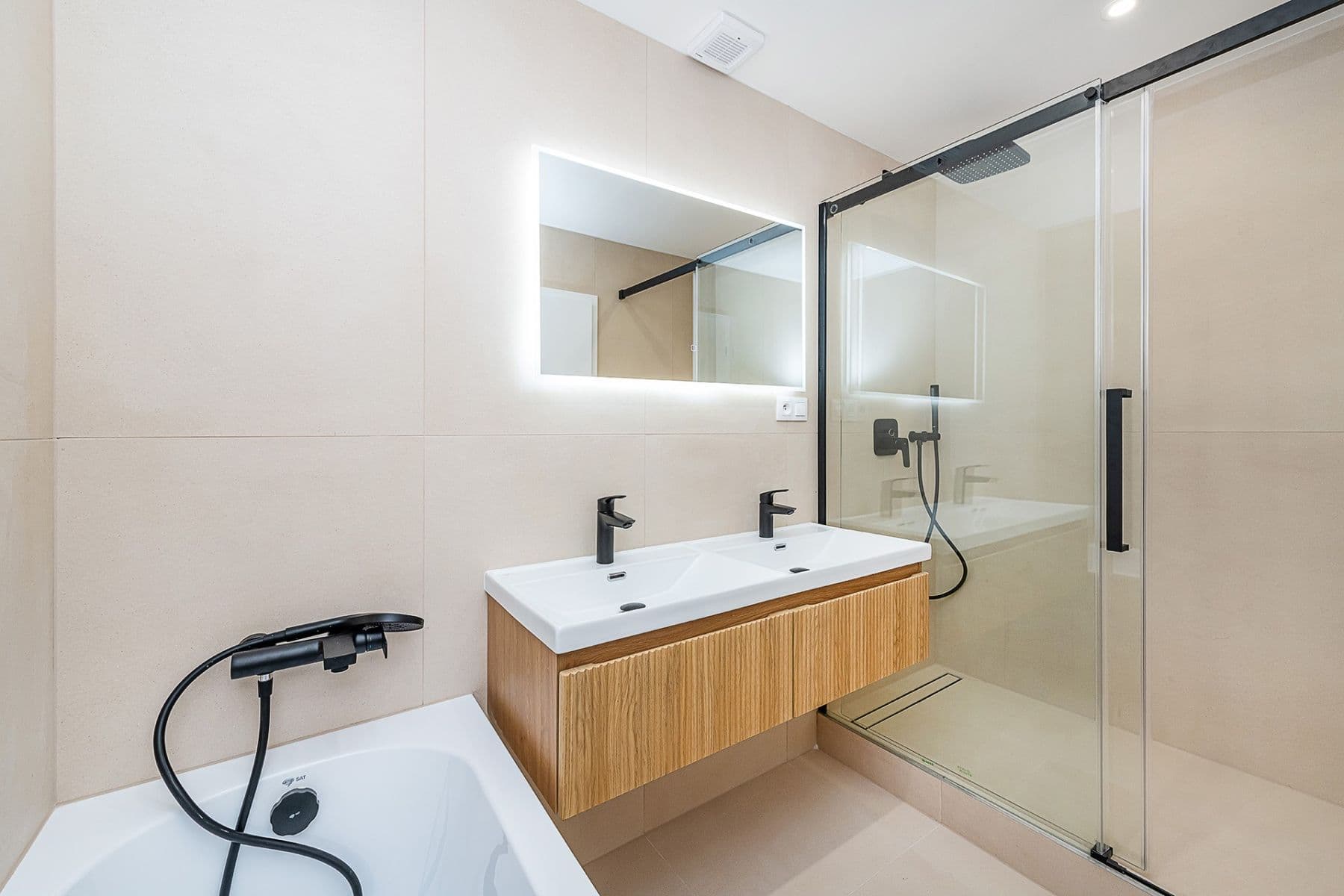 Predaj bytu 4-izbový 100 m², Křivá, Praha, Praha Predaj bytu 4-izbový 100 m², Křivá, Praha, Praha