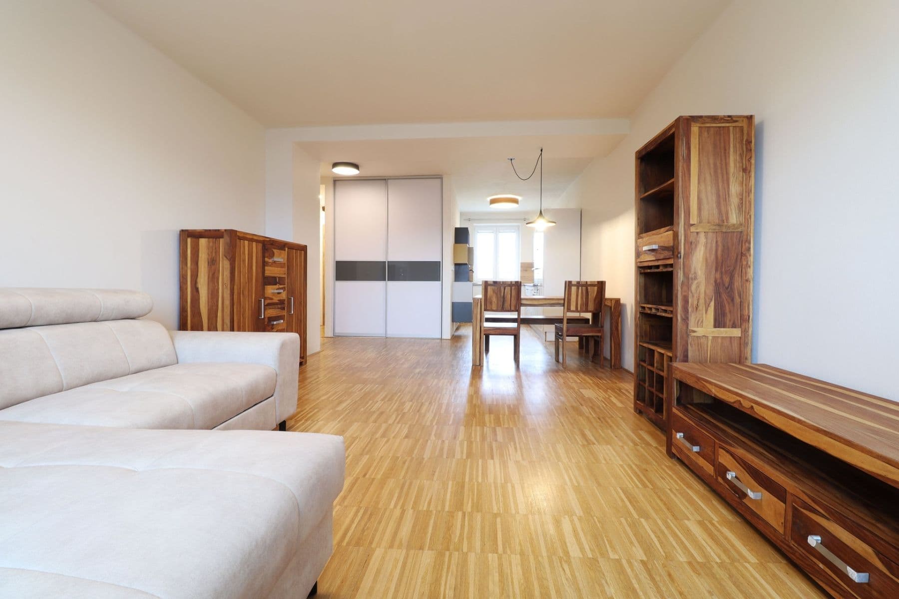 Prenájom bytu 2-izbový 70 m², K Zeleným domkům, Praha, Praha Prenájom bytu 2-izbový 70 m², K Zeleným domkům, Praha, Praha