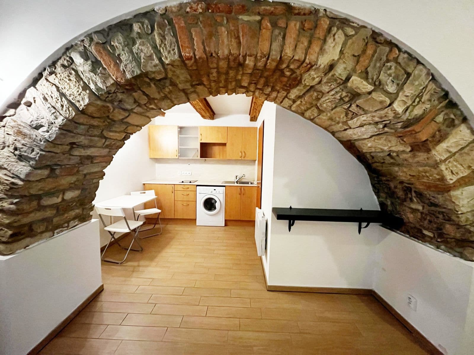 Prenájom bytu 2-izbový 27 m², Družstevní, Chýně, Středočeský kraj Prenájom bytu 2-izbový 27 m², Družstevní, Chýně, Středočeský kraj