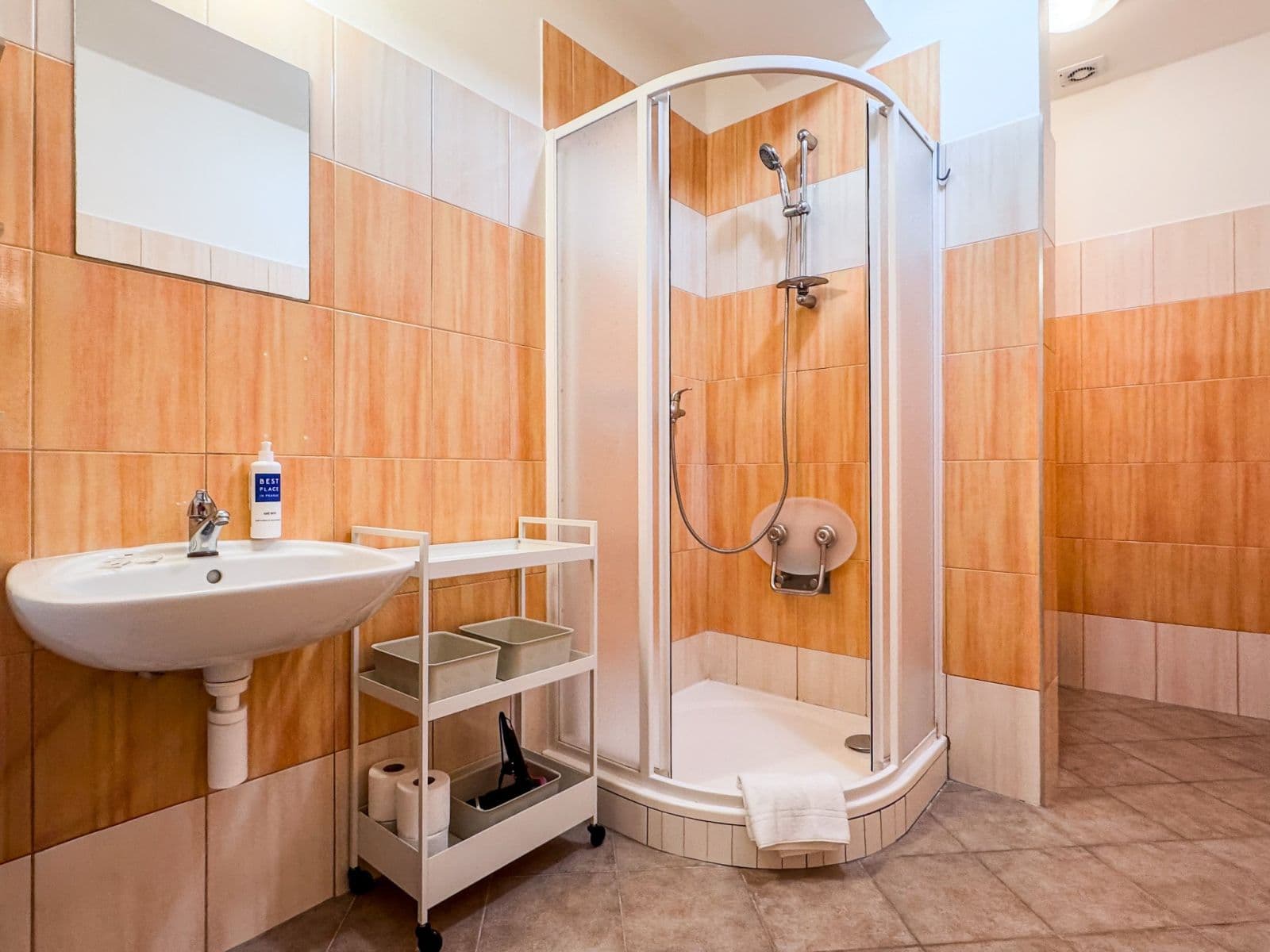 Prenájom bytu 46 m², Chodecká, Praha, Praha Prenájom bytu 46 m², Chodecká, Praha, Praha