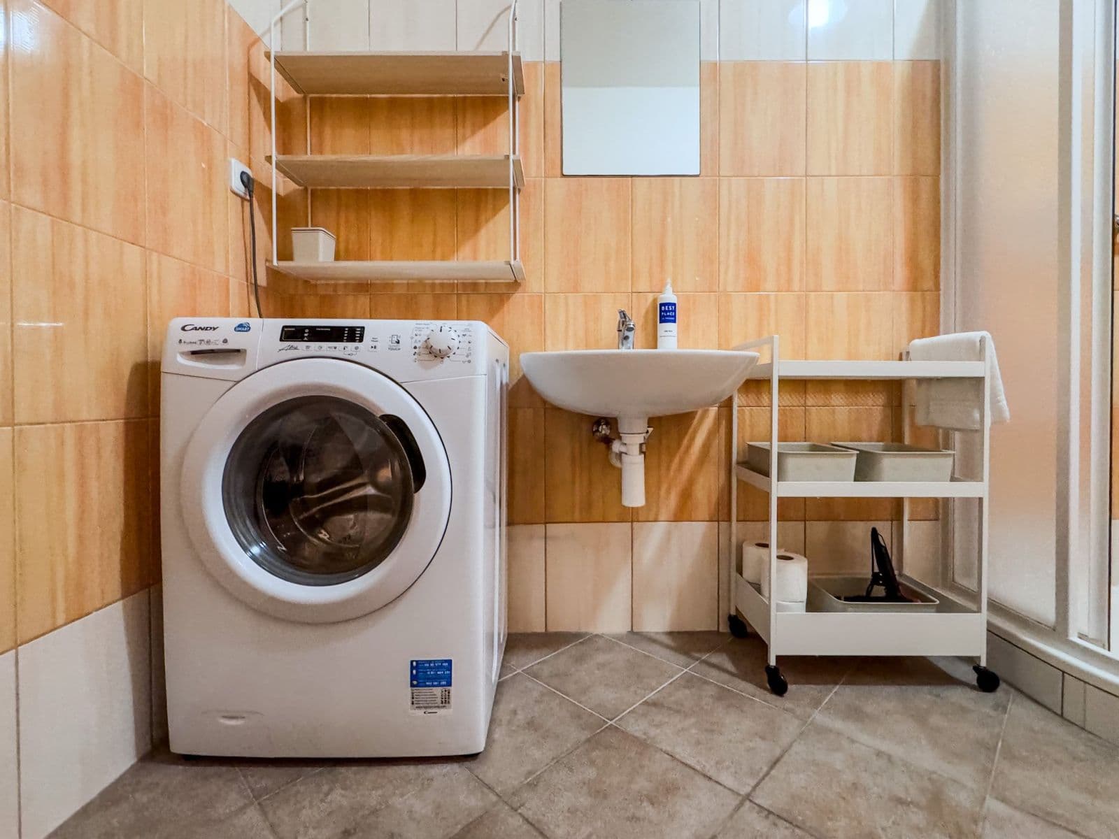 Prenájom bytu 46 m², Chodecká, Praha, Praha Prenájom bytu 46 m², Chodecká, Praha, Praha