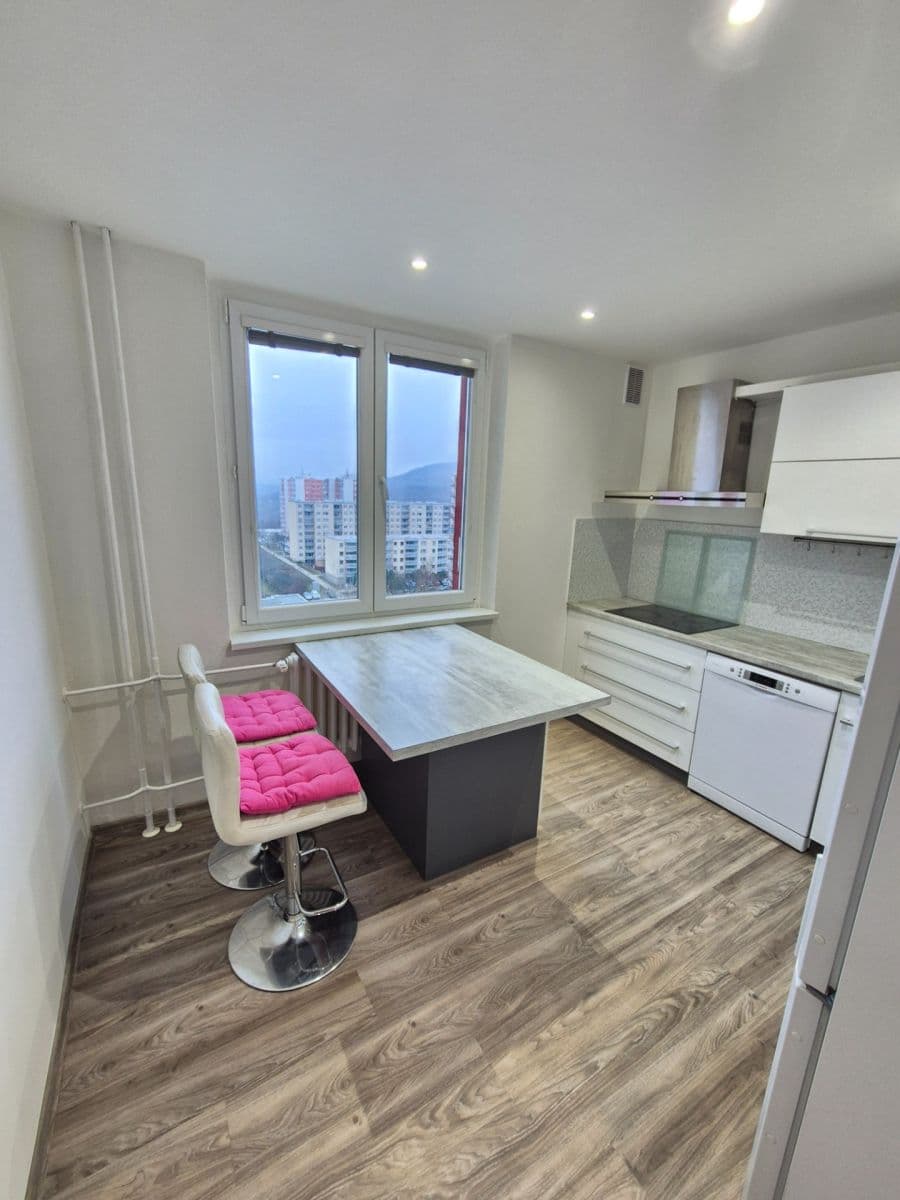 Prenájom bytu 3-izbový 76 m², Bzenecká, Brno, Jihomoravský kraj Prenájom bytu 3-izbový 76 m², Bzenecká, Brno, Jihomoravský kraj