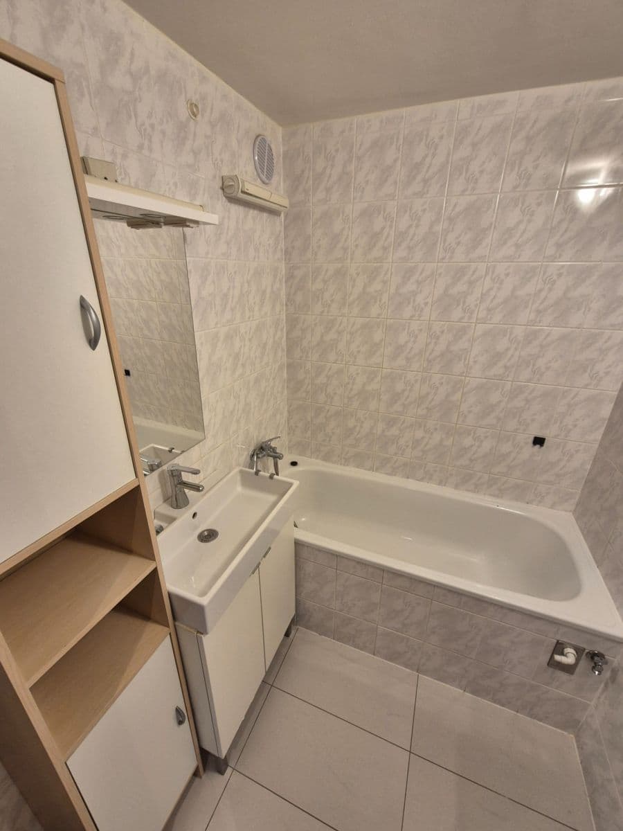 Prenájom bytu 3-izbový 76 m², Bzenecká, Brno, Jihomoravský kraj Prenájom bytu 3-izbový 76 m², Bzenecká, Brno, Jihomoravský kraj