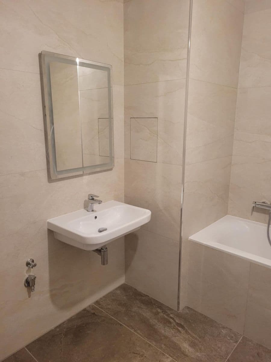 Prenájom bytu 2-izbový 54 m², Šumavská, Karlovy Vary, Karlovarský kraj Prenájom bytu 2-izbový 54 m², Šumavská, Karlovy Vary, Karlovarský kraj