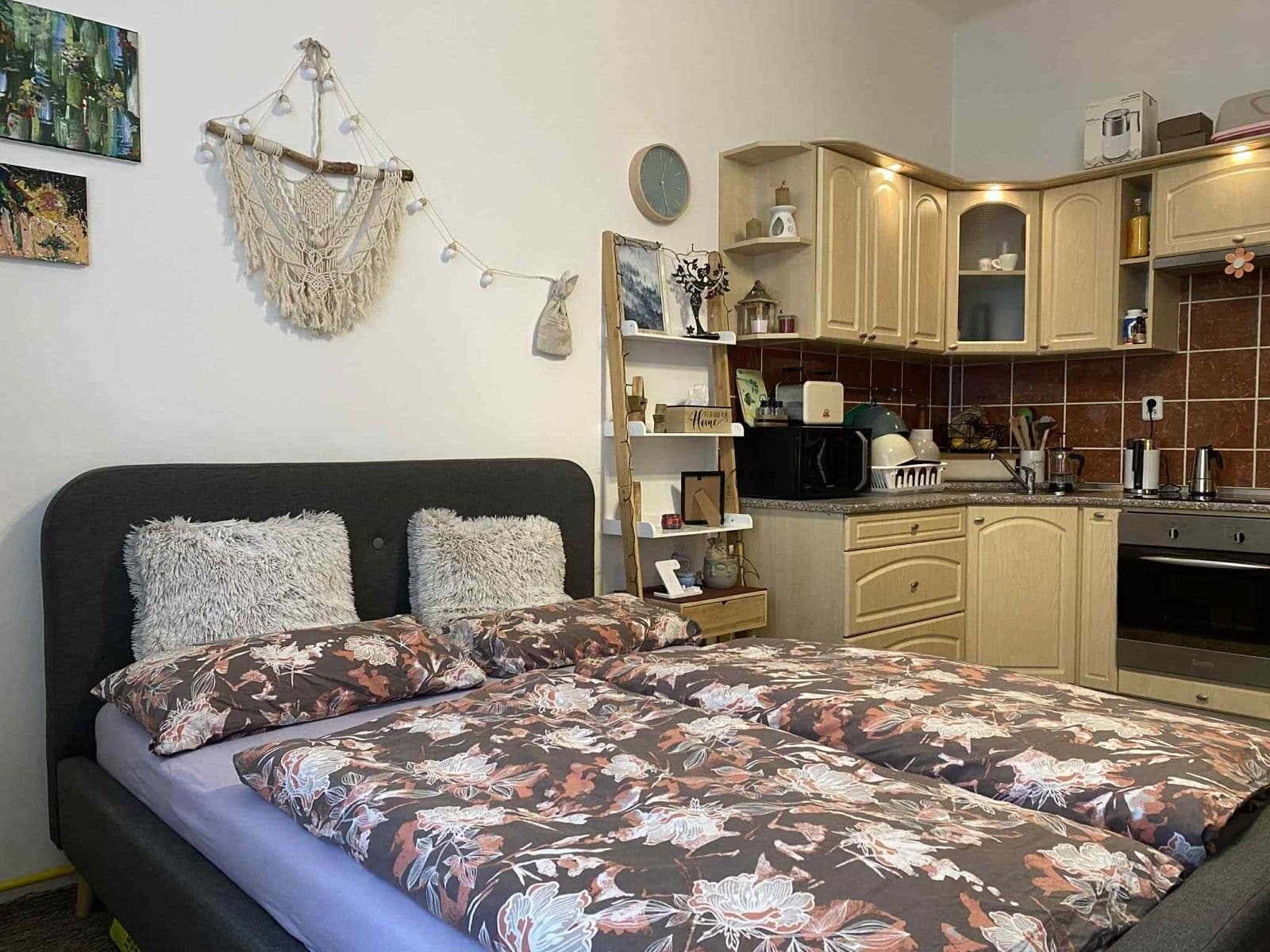 Prenájom bytu 1-izbový 25 m², Žitomírská, Praha, Praha Prenájom bytu 1-izbový 25 m², Žitomírská, Praha, Praha