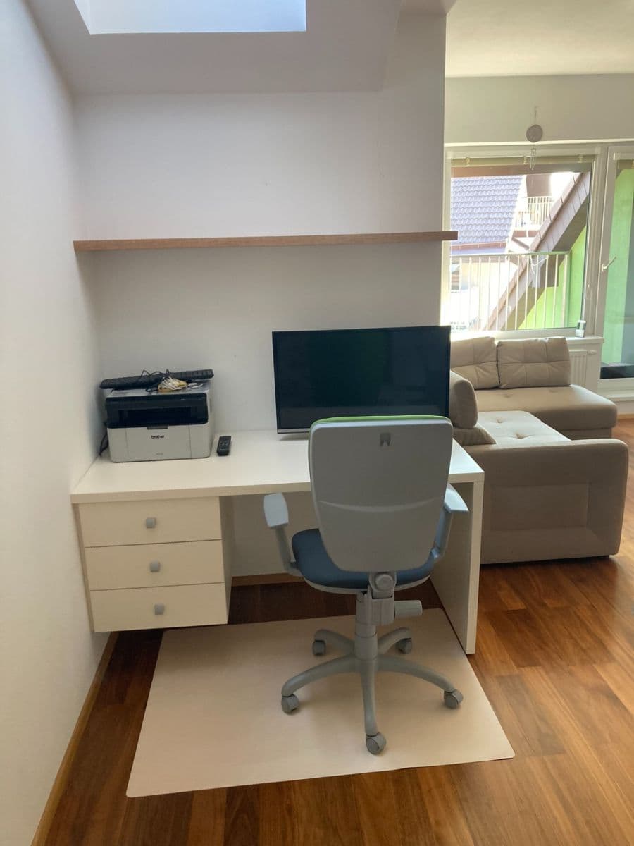 Prenájom bytu 2-izbový 59 m², Jabloňová, Moravany, Jihomoravský kraj Prenájom bytu 2-izbový 59 m², Jabloňová, Moravany, Jihomoravský kraj