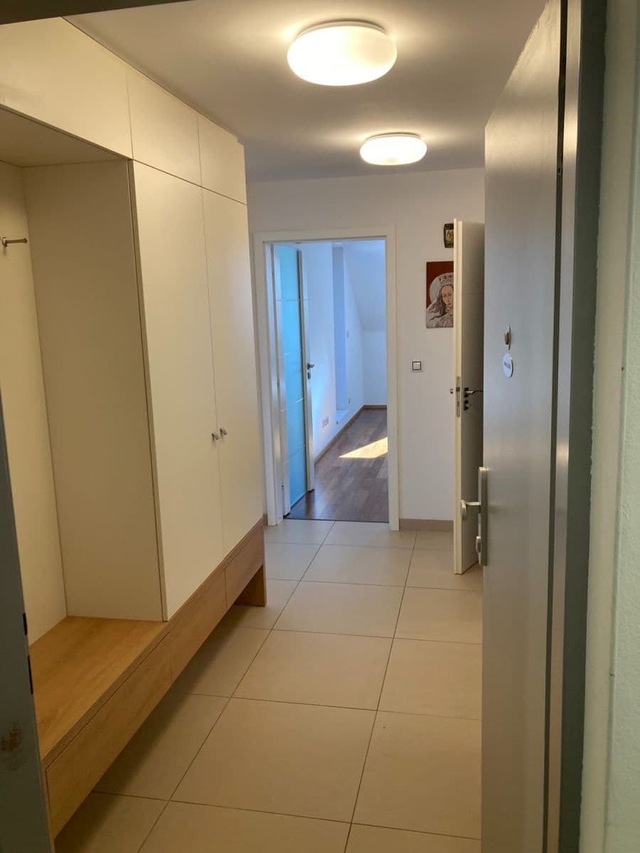 Prenájom bytu 2-izbový 59 m², Jabloňová, Moravany, Jihomoravský kraj Prenájom bytu 2-izbový 59 m², Jabloňová, Moravany, Jihomoravský kraj