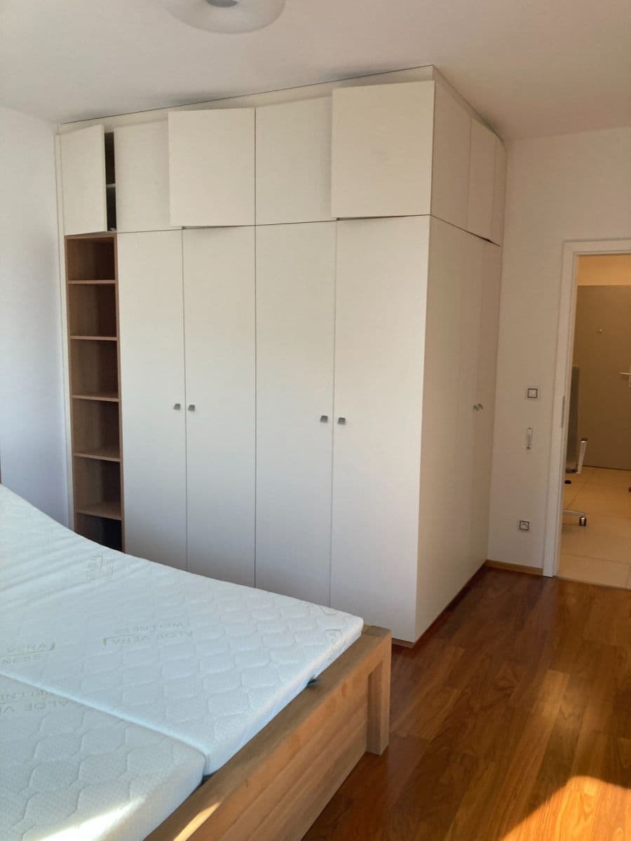 Prenájom bytu 2-izbový 59 m², Jabloňová, Moravany, Jihomoravský kraj Prenájom bytu 2-izbový 59 m², Jabloňová, Moravany, Jihomoravský kraj