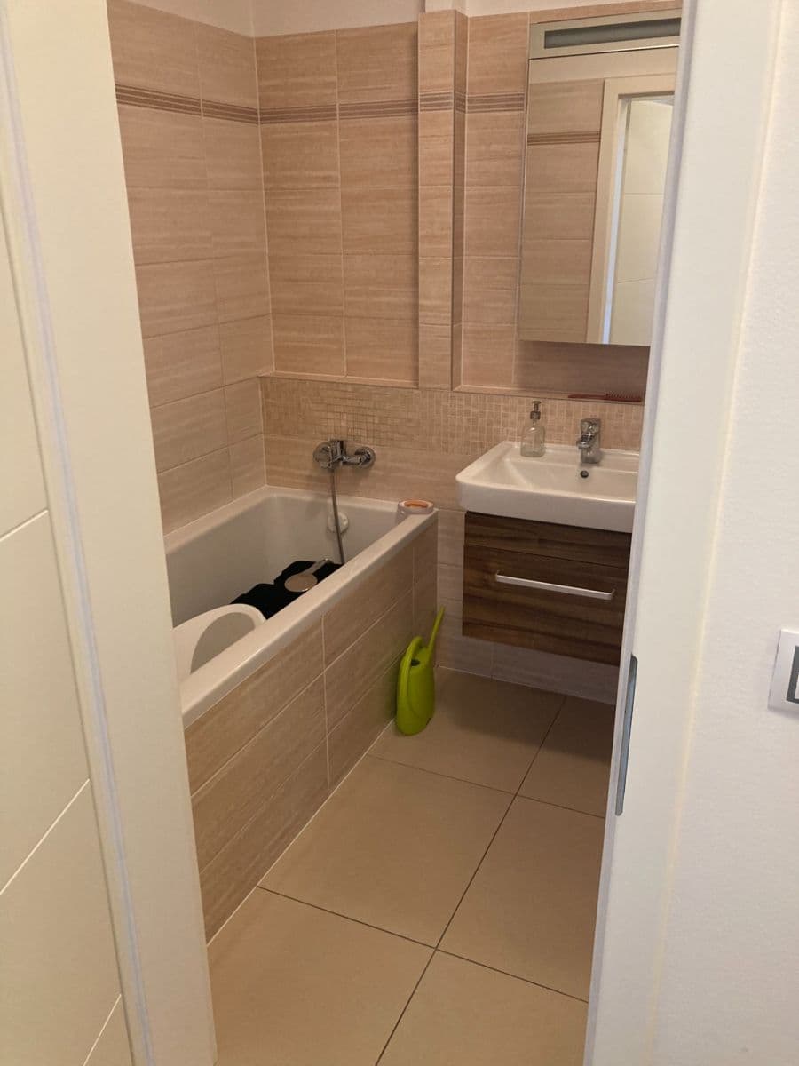 Prenájom bytu 2-izbový 59 m², Jabloňová, Moravany, Jihomoravský kraj Prenájom bytu 2-izbový 59 m², Jabloňová, Moravany, Jihomoravský kraj