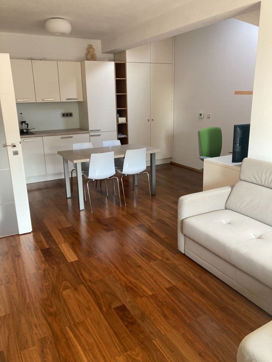 Prenájom bytu 2-izbový 59 m², Jabloňová, Moravany, Jihomoravský kraj Prenájom bytu 2-izbový 59 m², Jabloňová, Moravany, Jihomoravský kraj